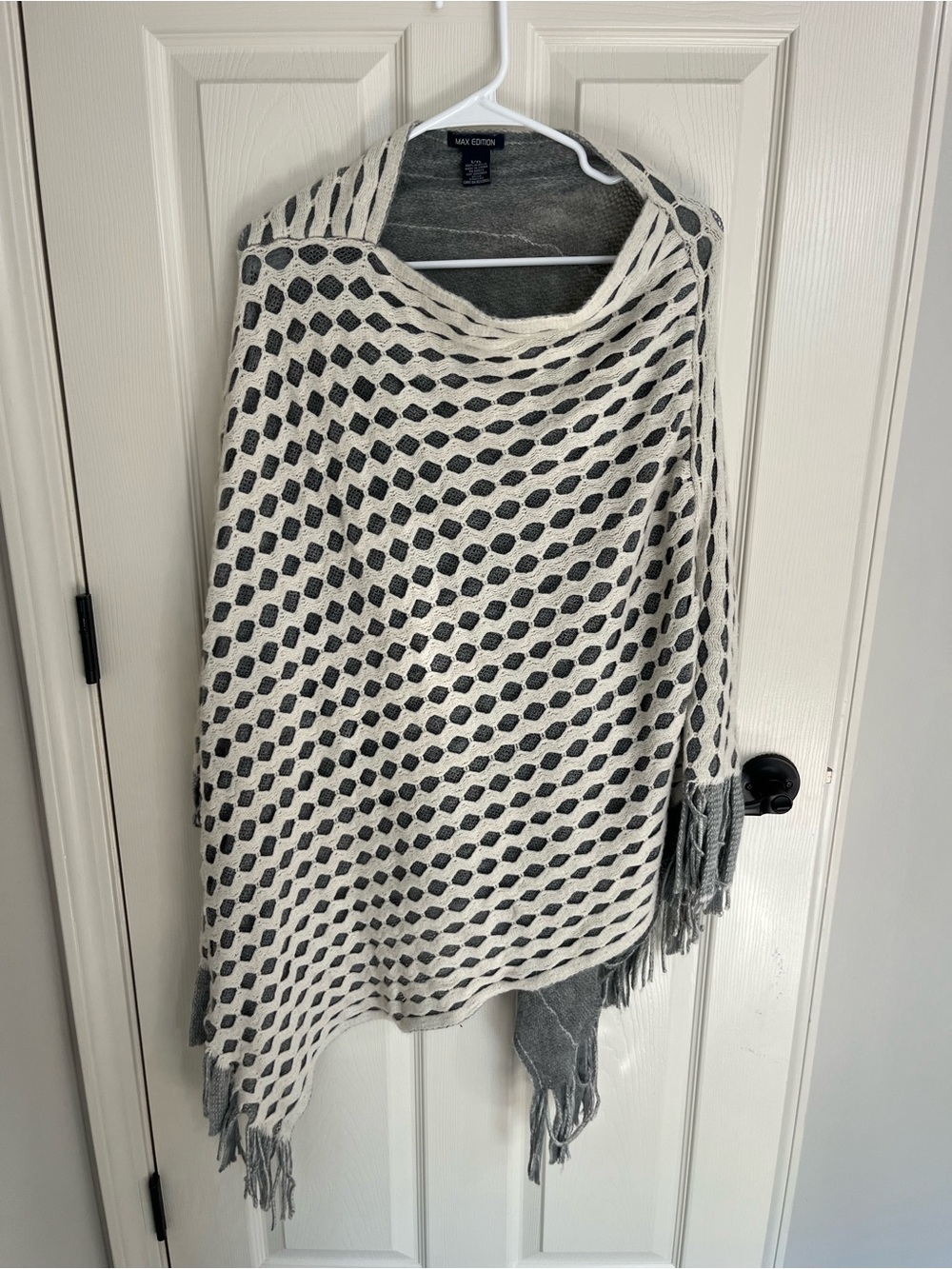 Max Edition Cream and Gray Open-Knit Poncho with Fringe